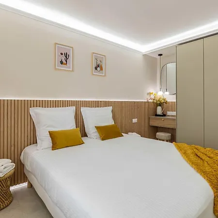 Beautiful Haussmannian - South Balcony Apartment Cannes