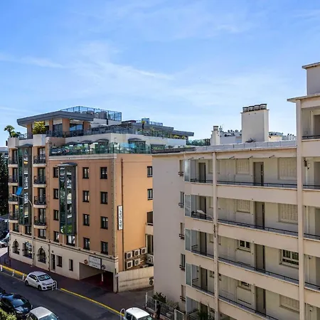 Beautiful Haussmannian - South Balcony Apartment
