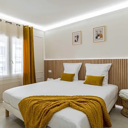 Beautiful Haussmannian - South Balcony Apartment