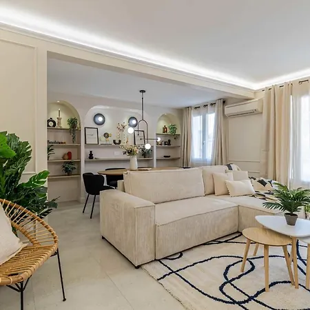 Beautiful Haussmannian - South Balcony *